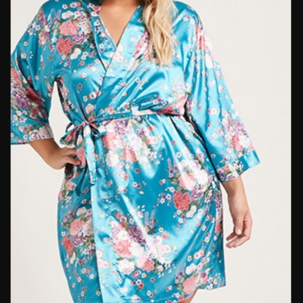 Forever 21 plus size satin floral print robe